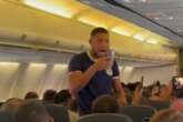 Campeão olímpico Hebert Conceição canta hino do Bahia no avião voltando da Bolívia; veja vídeo