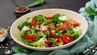 Por que até uma salada pode deixar a barriga estufada? Entenda o que acontece no intestino