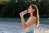 Beber pouca água afeta saúde mental e aumenta nível de estresse