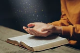 Conheça 5 salmos poderosos para afastar o mal