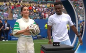 Rolê aleatório? Entenda por que Jade Picon entrou em campo antes de França x Inglaterra na Copa do Mundo