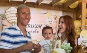 Fora da Copa: Richarlison e Amanda Araujo celebram 1 ano do filho em almoço de família