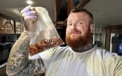 Homem de 33 anos é internado após comer 3 kg de balas em três dias: 'Foi uma dor insuportável'