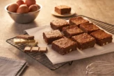 Aprenda a fazer um brownie de três chocolates irresistível para o Dia dos Namorados em apenas 20 minutos