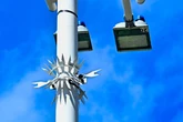 Após 81 furtos de luminárias, Salvador instala 'coroa de espinhos' em postes para conter vandalismo