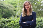 Bilionária brasileira é a mais jovem do mundo a construir fortuna sozinha antes dos 30 anos e surpreende por disciplina