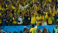 O grito de gol pode prejudicar sua audição? Especialista explica os riscos do excesso de ruído em estádios e bares