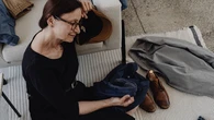 O erro que quase todo mundo comete com roupas velhas: aumenta o risco de quedas e até acidentes graves em casa