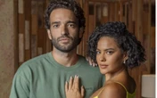 Escorraçada! Afonso flagra Fátima na cama com amante em 'Vale Tudo'; veja fotos