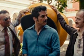 Wagner Moura comemora prêmio em Cannes à distância: "Estou aqui tomando uma taça de vinho em Londres, sozinho"
