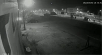 Motorista mata gari atropelado, foge, mas placa em local de acidente pode ajudar em identificação