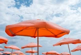 Adeus, guarda-sol: conheça sombra inflável que promete revolucionar as praias