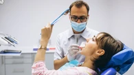 Dentista revela a fruta barata que combate mau hálito e ainda melhora a saúde