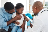 SUS amplia vacina infantil contra meningite e pneumonia; veja o que muda para milhões de crianças