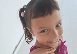 Mãe e padrasto confessam que mataram menina e concretaram corpo no quintal: 'Ela atrapalhava'