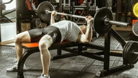 Mais peso ou mais repetições? Estudo revela o que realmente influencia o ganho de massa muscular