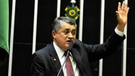 Líder do governo Lula é internado e passará por cirurgia no coração