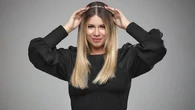 Reencarnação? Vendedora com voz quase igual à de Marília Mendonça impressiona