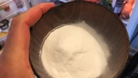 Pouca gente sabe: tigela de bicarbonato na geladeira traz efeitos impressionantes