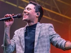 Felipe Araújo emociona fãs ao homenagear Cristiano Araújo em show na Bahia: 'Tanta saudade'