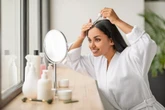 Veja como adaptar truques das redes sociais nos cuidados com o cabelo