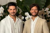 Juntos há seis anos, ator de 'Mania de Você' se casa com dançarino do 'Dança dos Famosos'