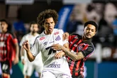Santos x Vitória: veja onde assistir ao vivo, escalações e arbitragem