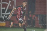 Com três zagueiros e estreia na lateral, Vitória está escalado para encarar o Confiança