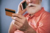 Nova trava de banco para idosos exige aval de parente em Pix