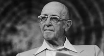 Frase do dia da Psicologia: 'Amar alguém é vê-lo como ele é, e não como gostaríamos que fosse' - a reflexão de Carl Rogers sobre aceitação nos relacionamentos