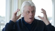 Frase do dia da Filosofia: 'A maior prisão em que as pessoas vivem é o medo do que os outros pensam' - a reflexão de David Icke sobre liberdade emocional