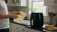 Descubra os perigos de usar papel manteiga na air fryer