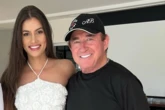 Esposa de Amado Batista comenta queda de palco em show na Bahia: 'Se eu estivesse lá, teria caído junto'