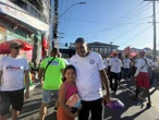 Antes do desfile, baianos fazem fila para tocar o Caboclo e pedir saúde na Lapinha