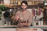 Clima de São João: Daniel Cady ensina a fazer mingau de milho verde cremoso com apenas 6 ingredientes