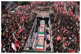 Funeral de Ali Khamenei reúne multidão; ausência de sucessor chama atenção