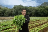 Zeca Pagodinho cede terreno para horta que vai combater a fome