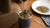 Colocar coco ralado no mate faz bem: veja benefícios nutricionais