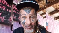 Homens invadem casa, fazem chamada de vídeo e matam tatuador a tiros