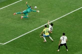 Com gol nos acréscimos, Brasil vence o Japão de virada e avança às oitavas da Copa do Mundo