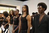 Mais de 300 modelos agenciados disputam vaga no casting do desfile