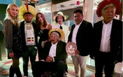 Anitta celebra Cacique Raoni e encontra Rei Charles III em evento em Londres
