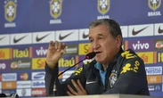 Carlos Alberto Parreira volta a ser sedado e respira com ajuda de aparelhos