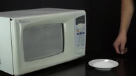 Coloque sal no micro-ondas! Entenda para que serve esse truque inusitado