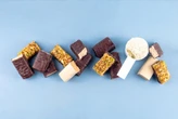 Barras de proteína ajudam no resultado dos treinos? Veja como consumir o produto