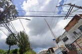 Bairro de Salvador fica sem energia após incêndio atingir cabos