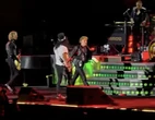 Antes de show no Brasil, Axl Rose se irrita e causa confusão em apresentação do Guns N’ Roses