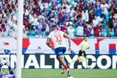 Zagueiro do Bahia supera atacantes e é o jogador mais bem avaliado do Brasileirão