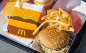 Funcionária do McDonald's revela truques para conseguir lanches mais baratos