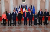 Zelensky é recebido por Trump na presença de líderes europeus e fala em via diplomática para acabar com a guerra